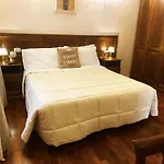 Relais Cavour Konukevi Roma