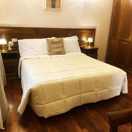Relais Cavour Konukevi Roma